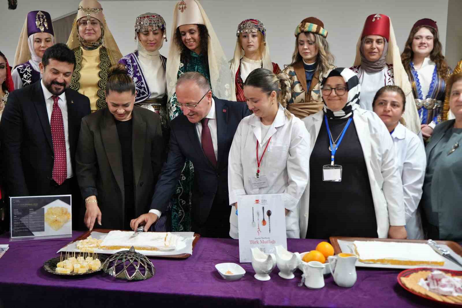 finike portakalli lokum antalyada vatandaslarla bulustu 1 55jIBRkB