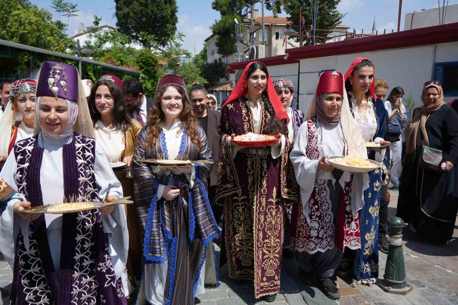 finike portakalli lokum antalyada vatandaslarla bulustu 4 2R848dQz