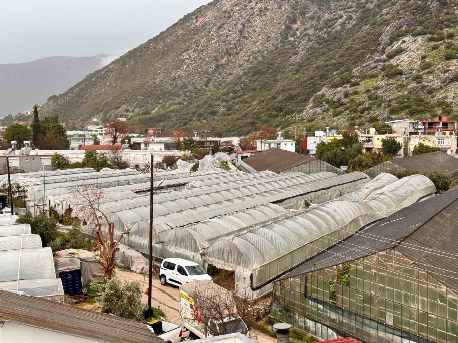 finikede hortumun verdigi hasar gunduz ortaya cikti 8 rzWlvHOu