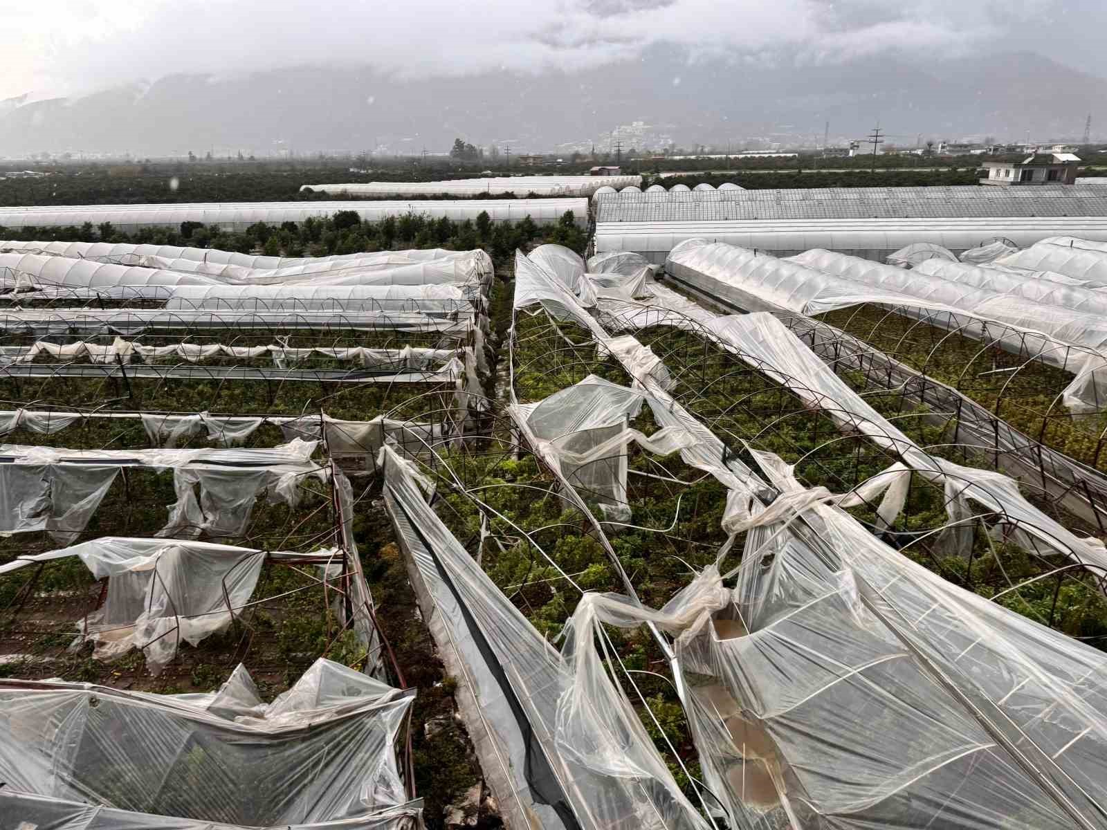 finikede hortumun verdigi hasar gunduz ortaya cikti 9 jtu68qUs