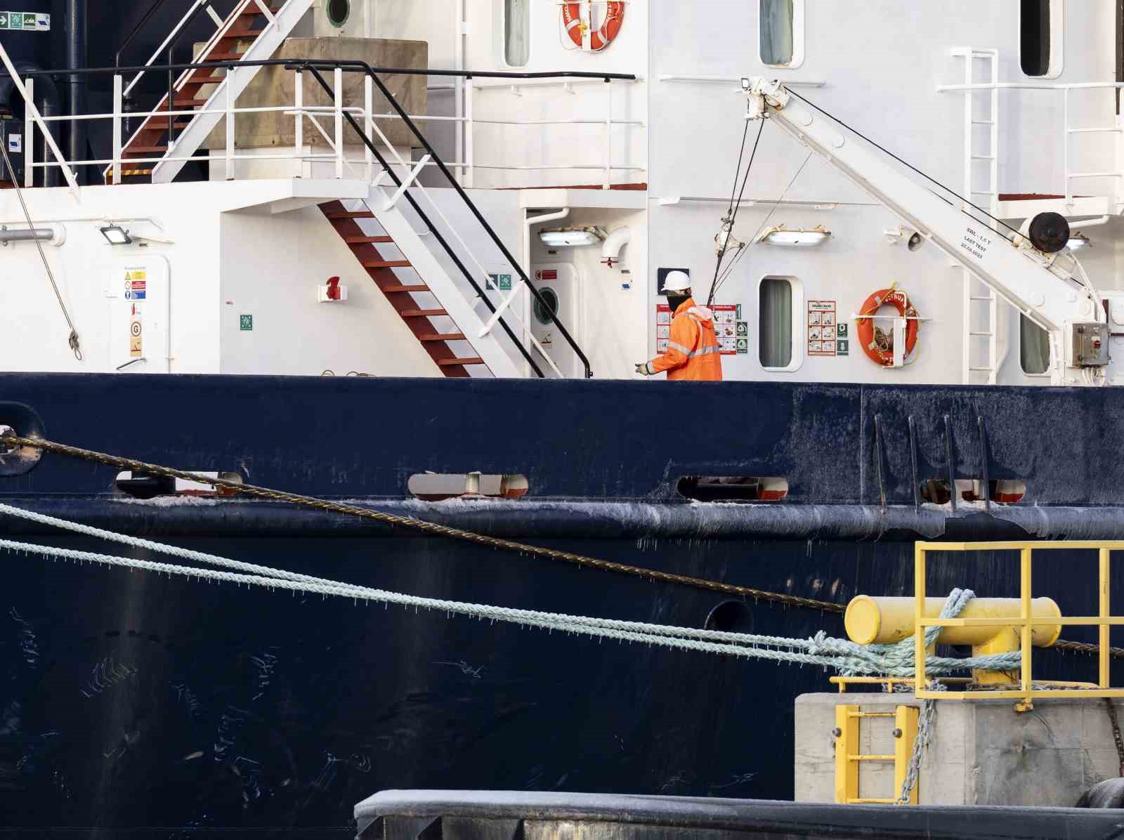 finlandiya baltik denizinde iletisim kablolarina sabotaj suphesiyle bir gemiye el koydu 1