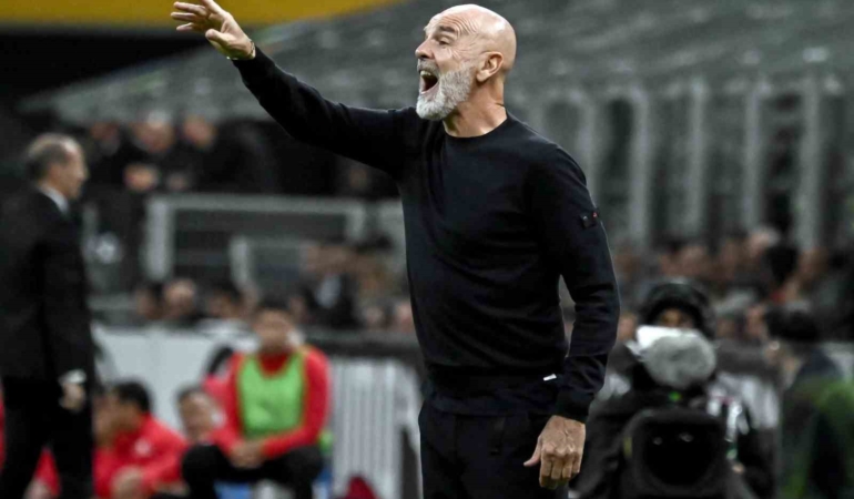 fiorentina-stefano-pioli-ile-yollarini-ayirdi-ZAwKcvR1.jpg
