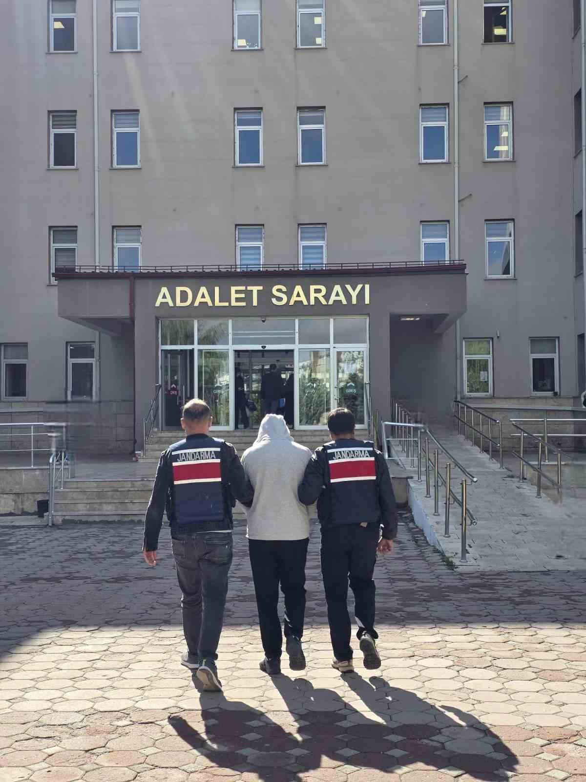 Firari FETÖ üyesi jandarmadan kaçamadı 4 firari feto uyesi jandarmadan kacamadi 0 Tu9purr7