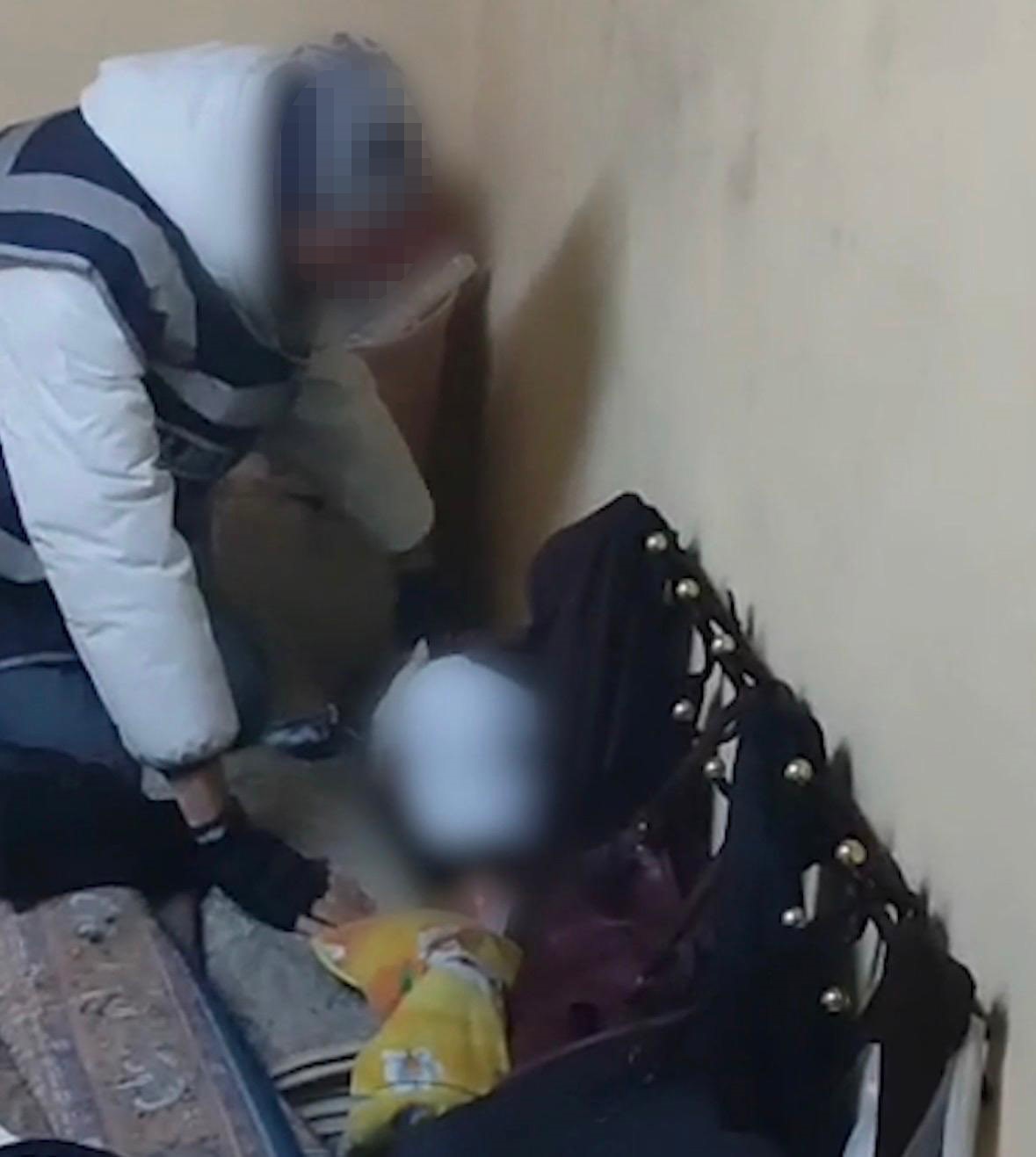 firari hukumlu evde halilarin arasinda yakalandi 1 yQEuY7GN