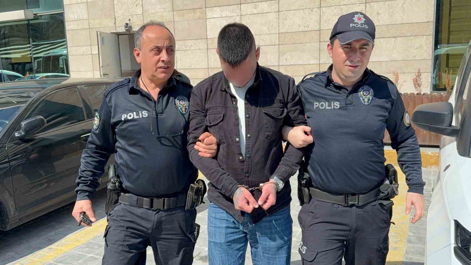 firari hukumlu kahvaltiya gidince yakalandi 0 3kjpU8CE