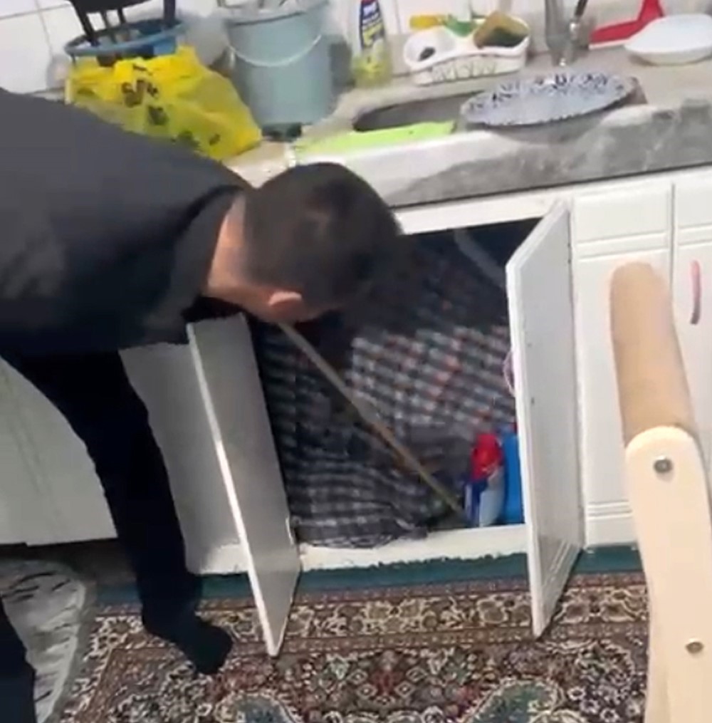 firari sahis mutfak dolabindan cikti 1 MrEQ2bNT