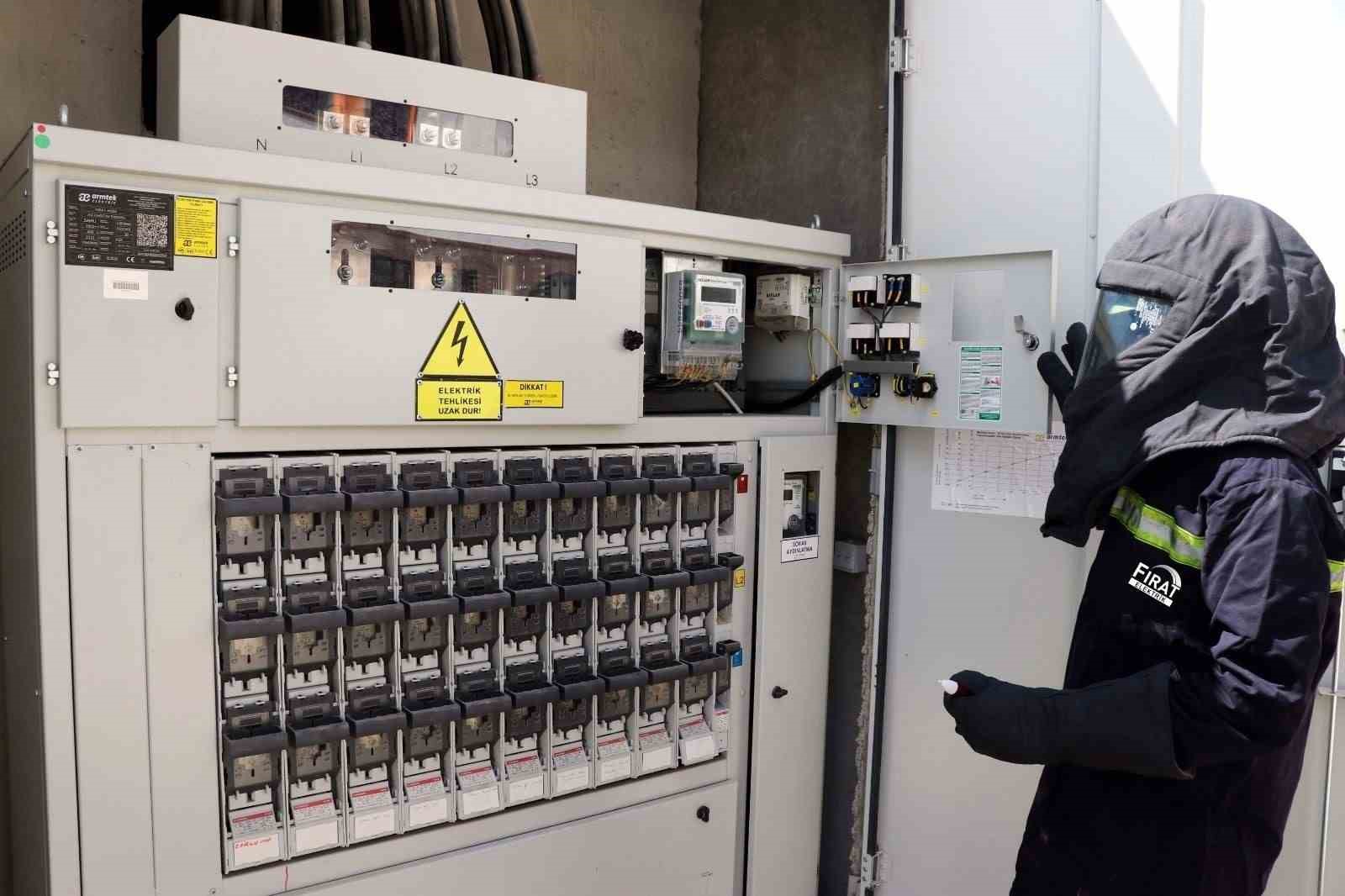 Fırat EDAŞ, izinsiz kazıların 10 ayda 2 bin 219 elektrik kesintisine yol açtığını açıkladı 5 firat edas izinsiz kazilarin 10 ayda 2 bin 219 elektrik kesintisine yol actigini acikladi QcArUTmE