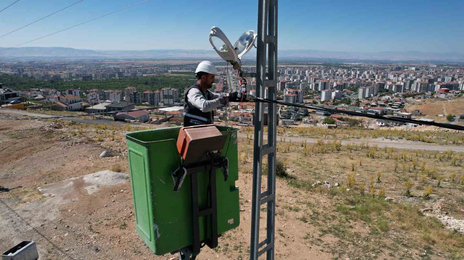 firat edas malatyada deprem sonrasi enerji altyapisina 35 milyar tl yatirim yapti 2 K9RaRmdZ