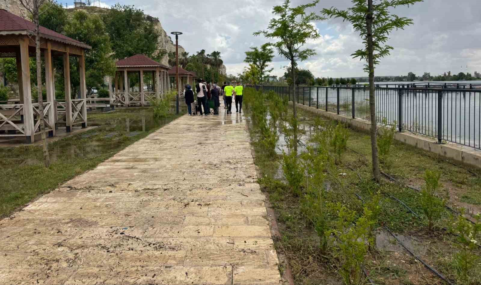 firat nehri tasti her yeri su basti 10 t6AzOQKQ