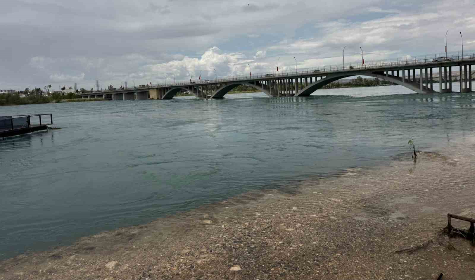 firat nehri tasti her yeri su basti 9 f1B3A7QF
