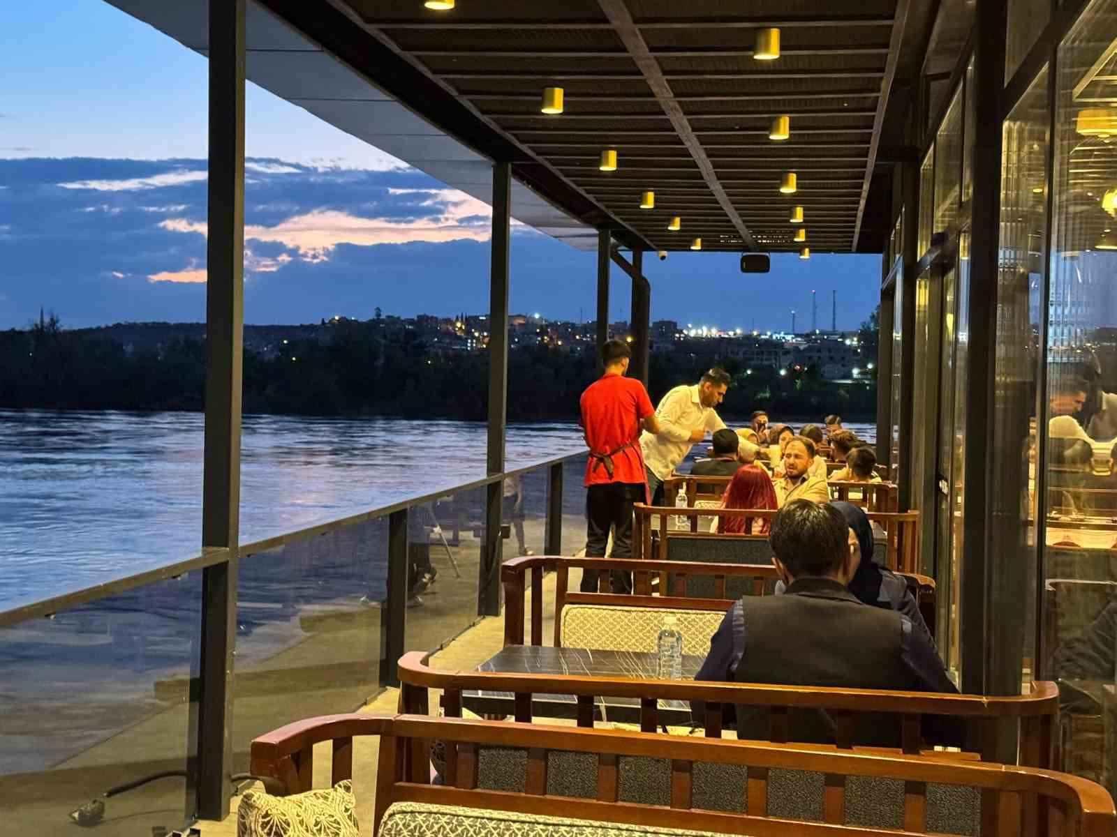firat nehri ziyaretcilerin ugrak noktasi haline geldi 0 8hbmFeyh