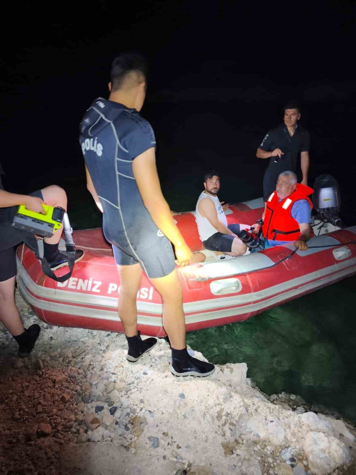 Fırat Nehri’nde su seviyesinin yükselmesi ile mahsur kalan 26 kişi kurtarıldı 5 firat nehrinde su seviyesinin yukselmesi ile mahsur kalan 26 kisi kurtarildi 1 GGFAWfXs
