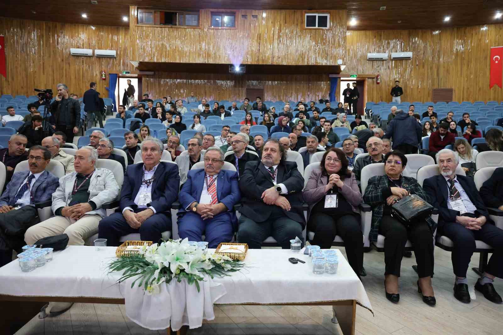 firat universitesi 5 geleneksel mezunlar bulusmasi renkli anlara sahne oldu 11 hLPdg8iv
