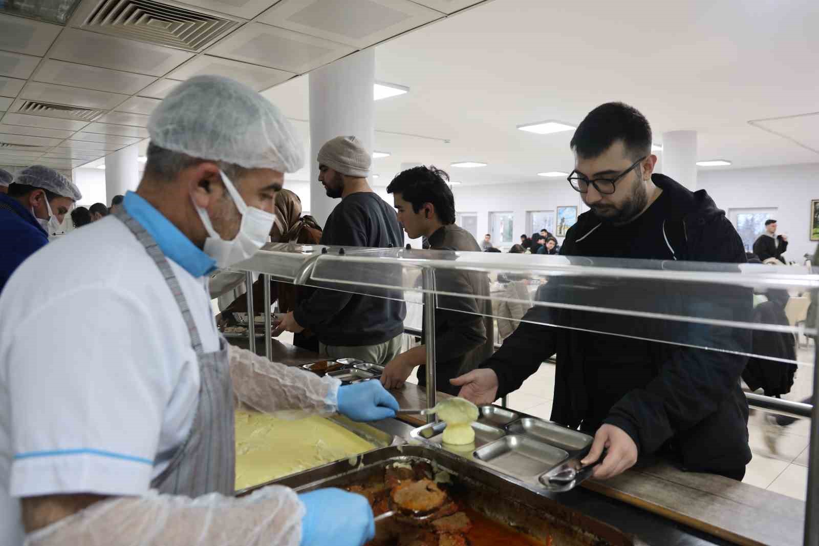 firat universitesinde ogrenciler ramazan ayinda anne yemekleriyle iftarini aciyor 4