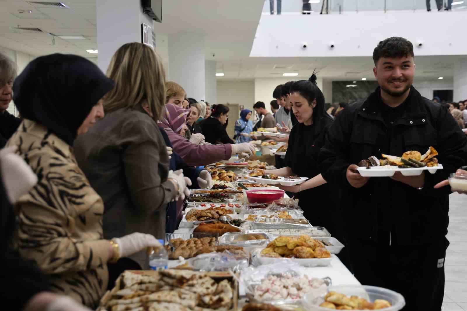 firat universitesinde sinav oncesi ogrencilere 150 cesit ev yemegi ikram edildi 1 1SjMbY9K