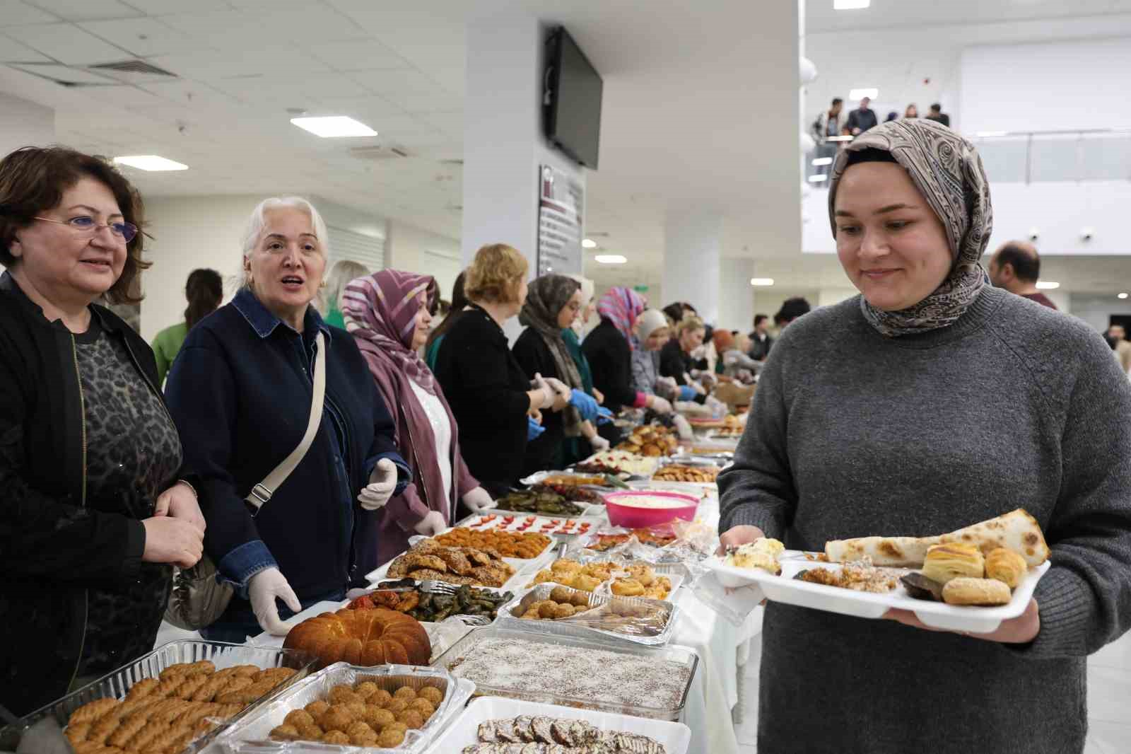 firat universitesinde sinav oncesi ogrencilere 150 cesit ev yemegi ikram edildi 3 Z7u7ZGaI