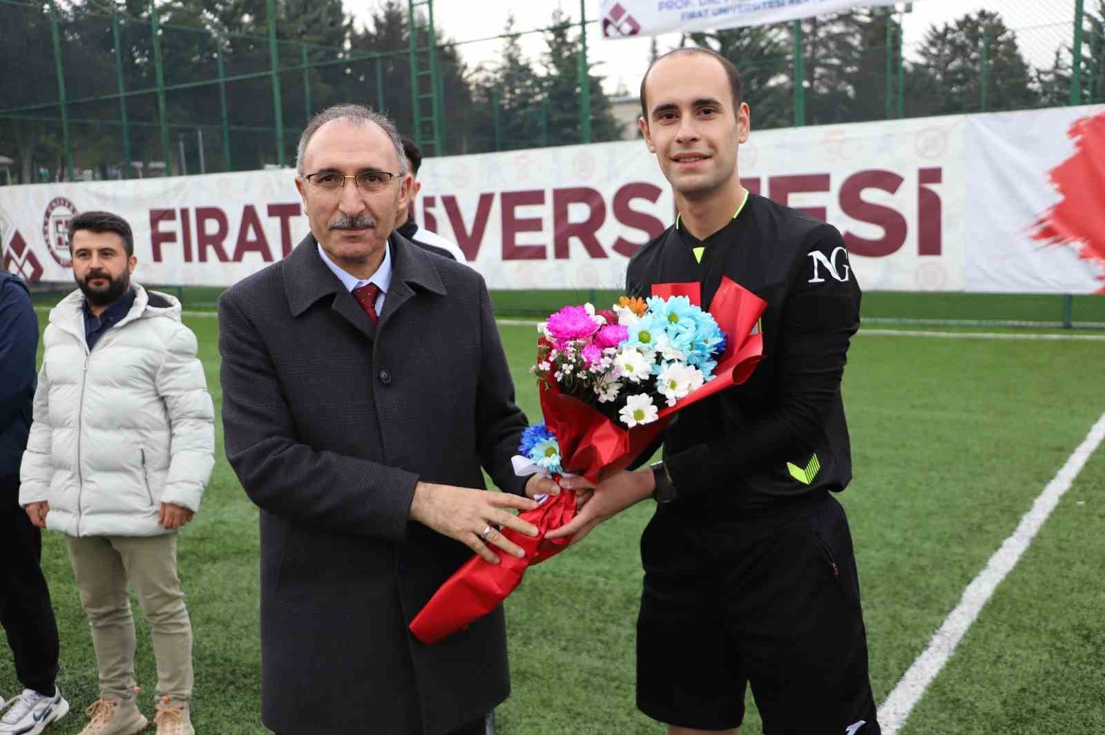Fırat Üniversitesi’nde spor şenlikleri başladı 4 firat universitesinde spor senlikleri basladi 0