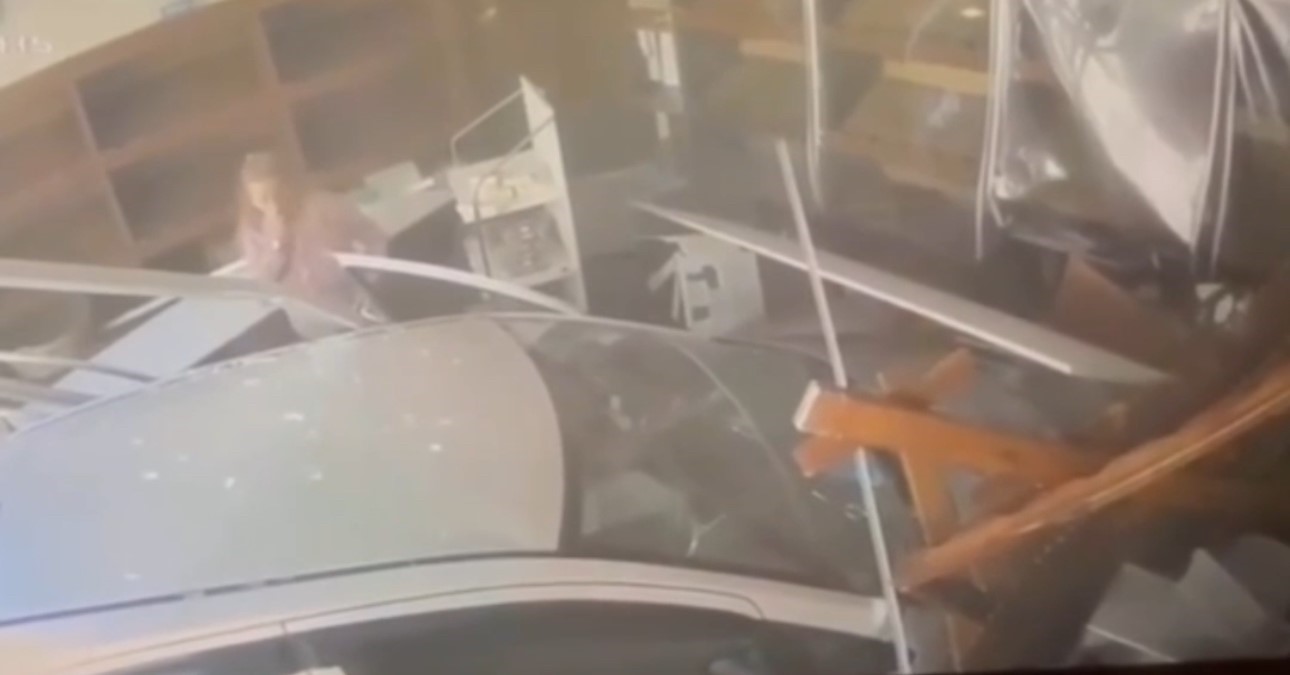firina dalan otomobil ortaligi savas alanina cevirdi o anlar kamerada 0 fHafDOBO