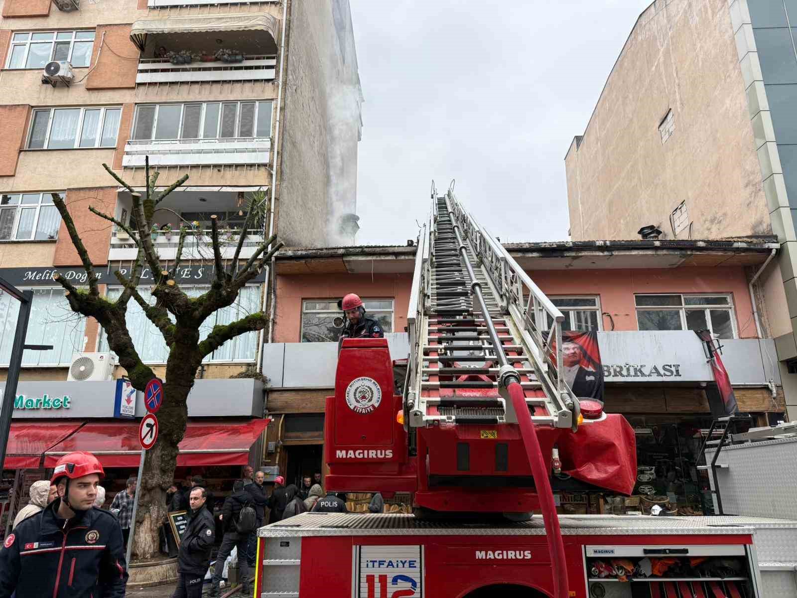 firinin bacasi tutustu 3 kisi dumandan etkilendi 3 9mNzBQ5J