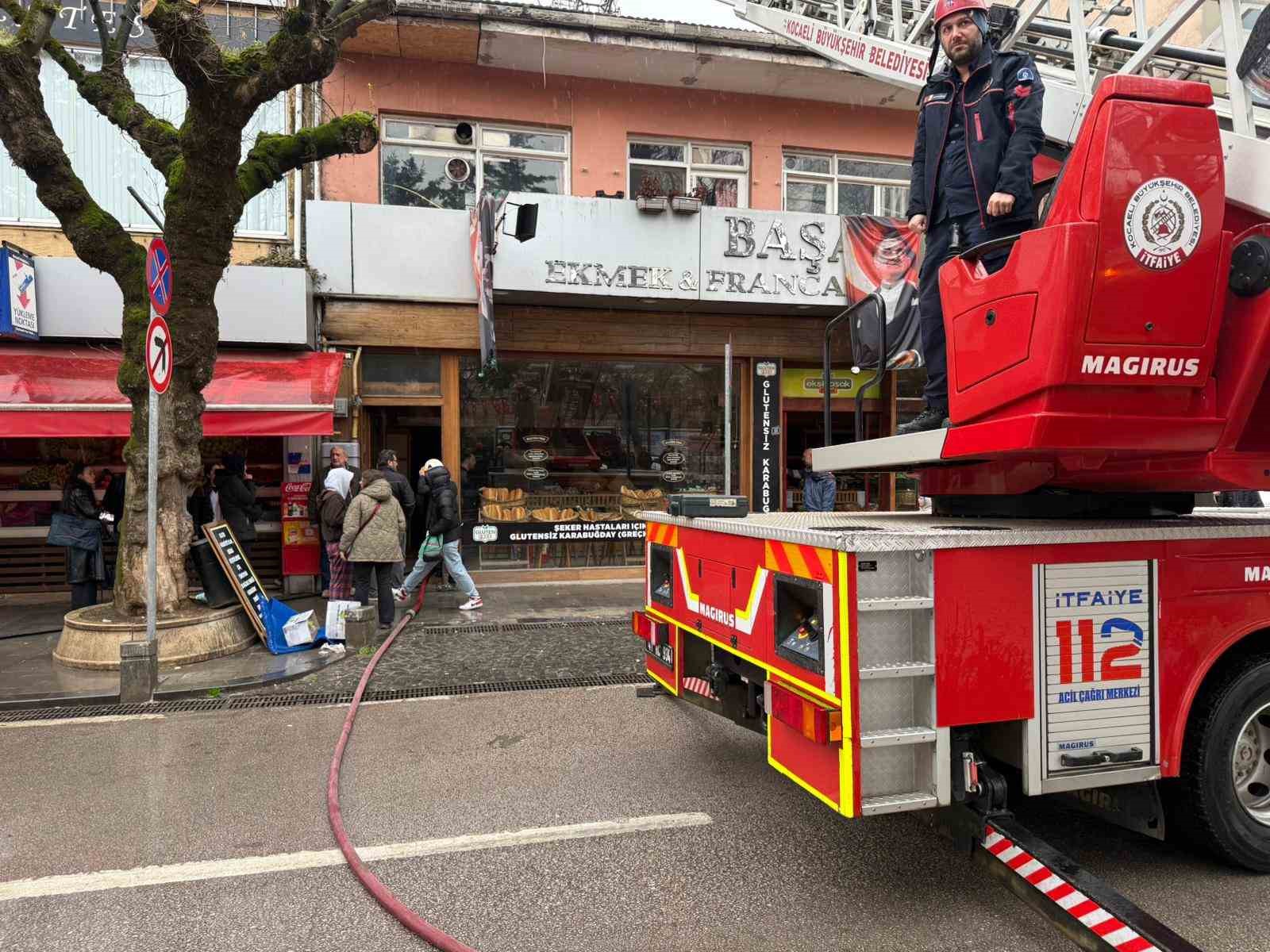 firinin bacasi tutustu 3 kisi dumandan etkilendi 4 Bav6ESyr