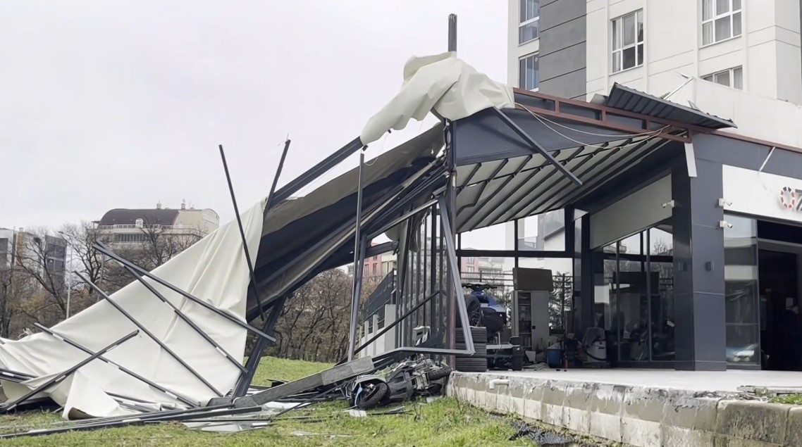 firtina catilari ucurdu karavanlari devirdi 3 sFvrLrzZ