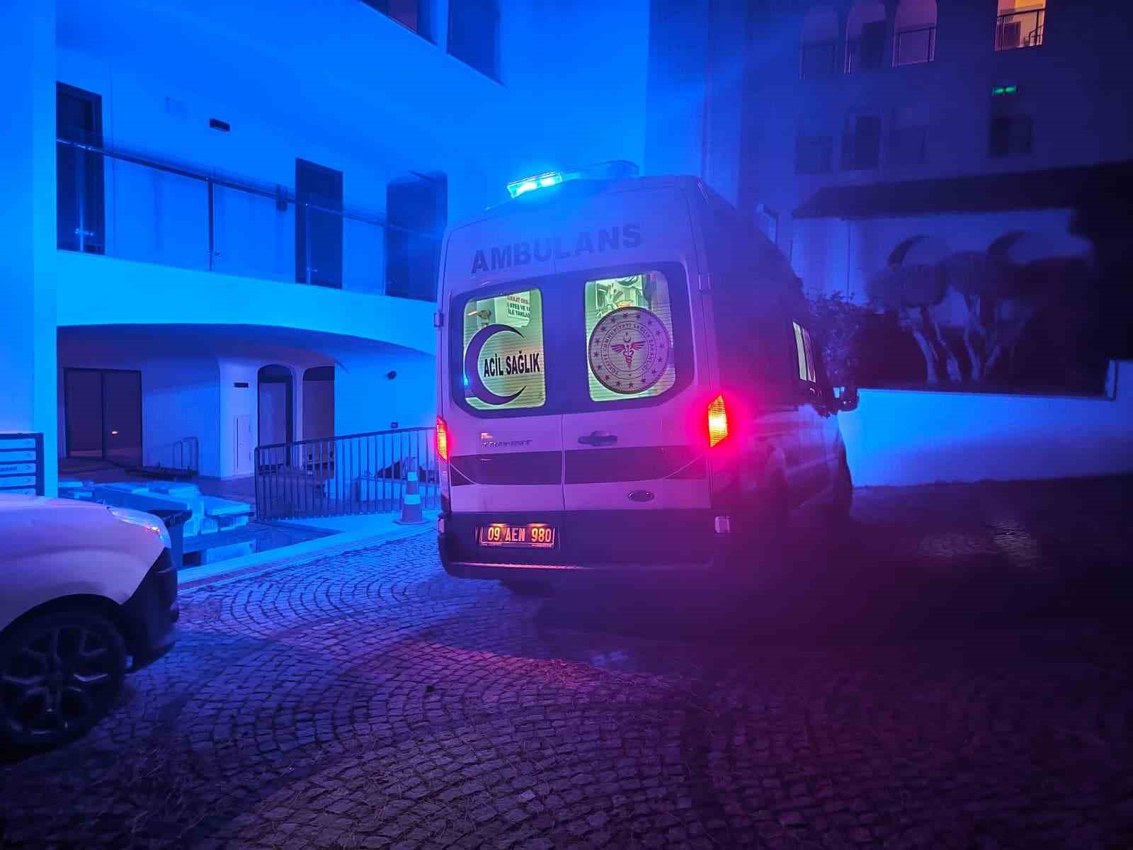 Fırtına, iskelede çalışan işçileri denize düşürdü: 1 ölü, 2 yaralı 5 firtina iskelede calisan iscileri denize dusurdu 1 olu 2 yarali 1 w95rAUXr