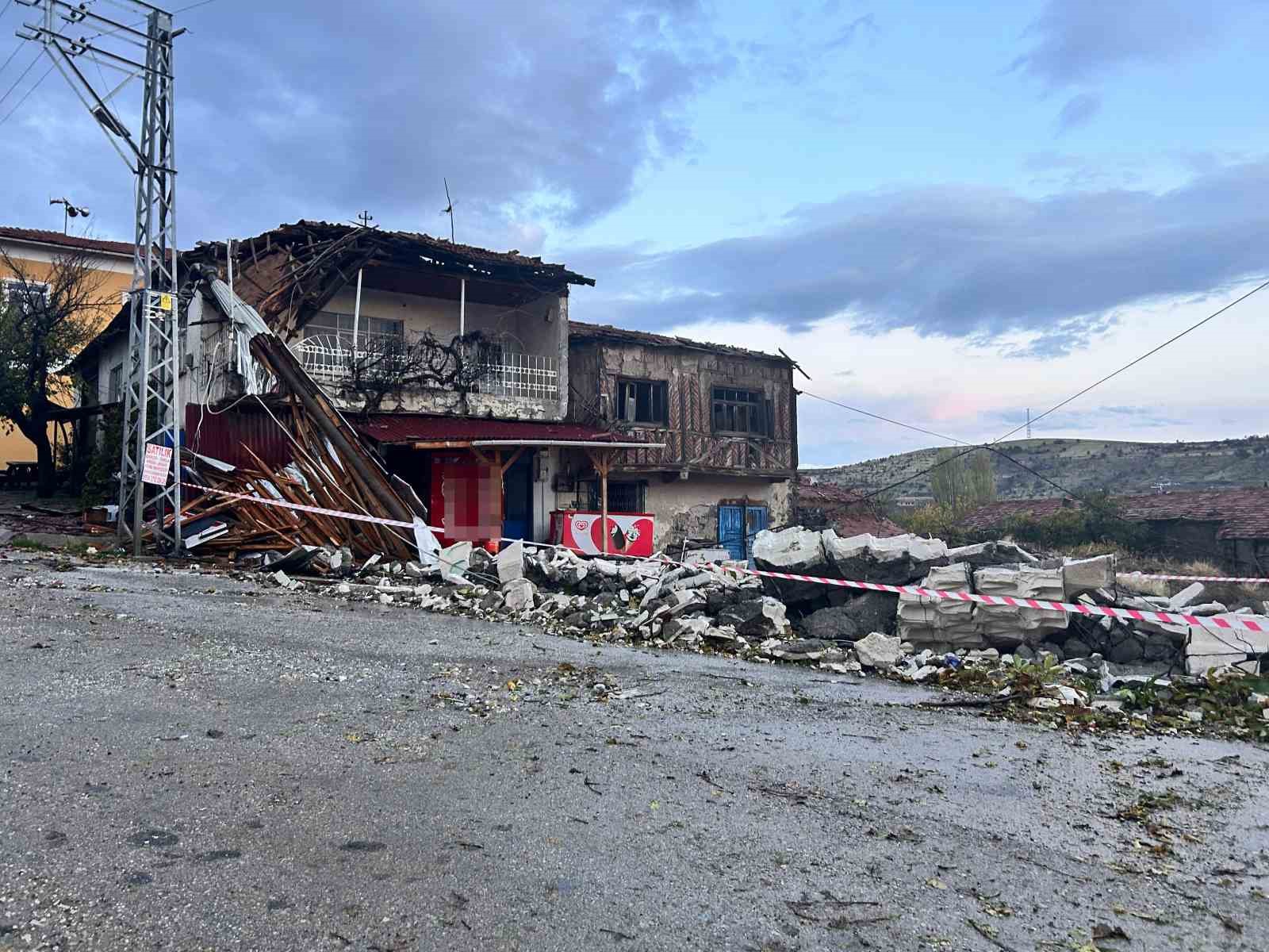 firtina minareyi yikti cemaat olumden dondu 1 4BPLu7tz