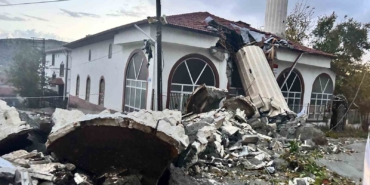 firtina-minareyi-yikti-cemaat-olumden-dondu-YHm7sln3.jpg