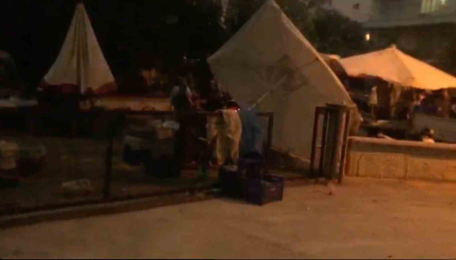 Fırtına pazar yerindeki güneşlikleri devirdi, tezgahları savurdu 5 firtina pazar yerindeki guneslikleri devirdi tezgahlari savurdu 1 PRimn32e