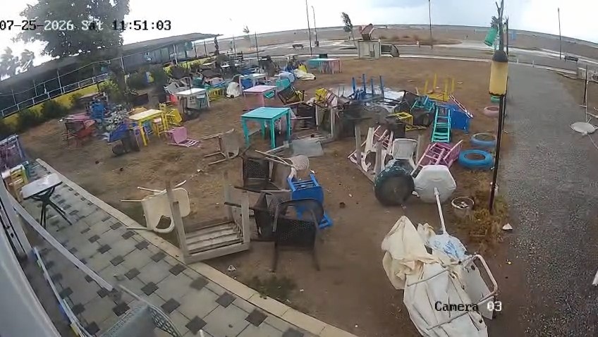 firtina sahili supurdu kafenin masalari yer degistirdi 0 5rBckWzV