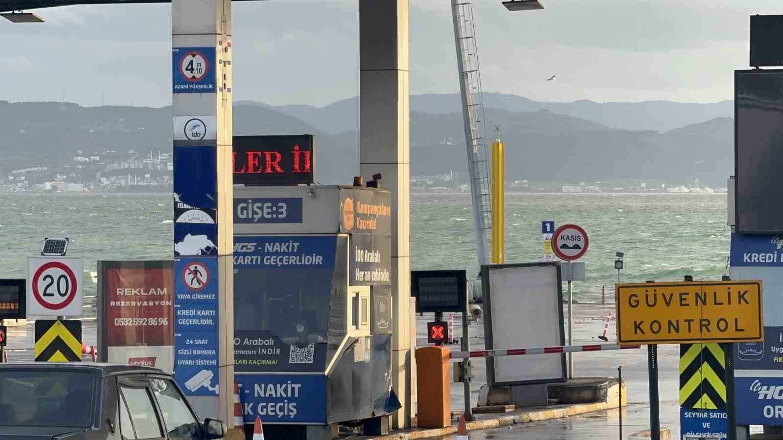 firtina sebebiyle eskihisar topcular feribot seferleri durduruldu 4 Y17GaVIR