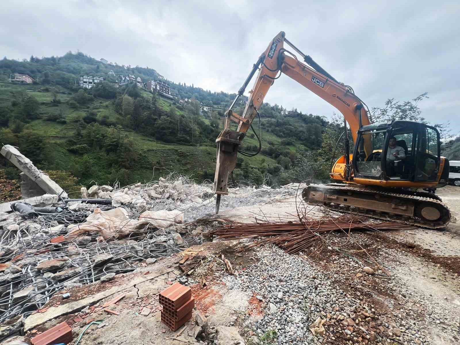 firtina vadisinde kacak ve riskli yapilar tek tek kaldiriliyor 4 C4nGVUgB