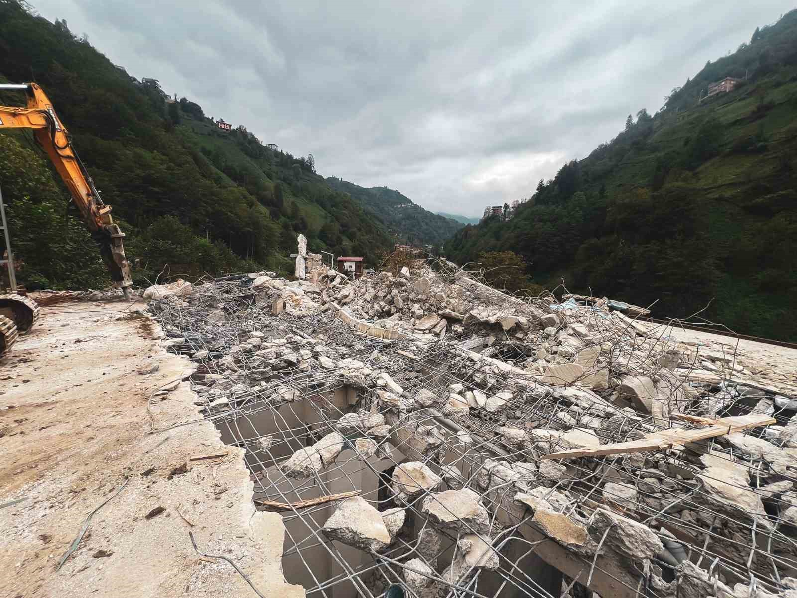 firtina vadisinde kacak ve riskli yapilar tek tek kaldiriliyor 5 PQPQMCNF