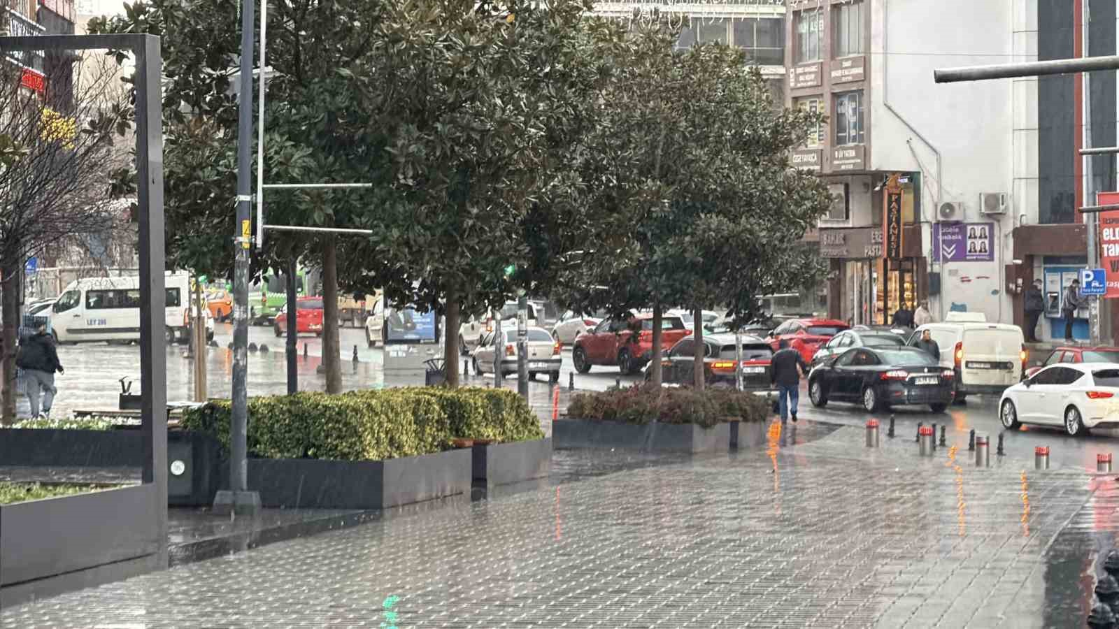 firtina ve kar uyarilarinin ardindan arnavutkoyde yagis basladi 1 WMczJs7A