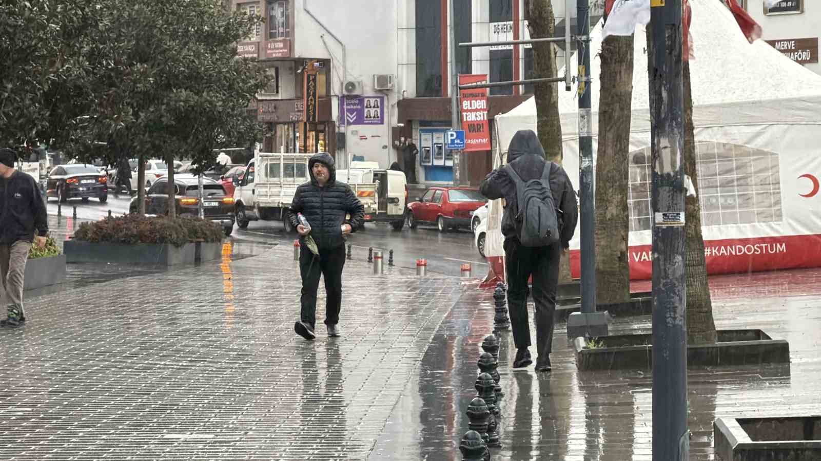 firtina ve kar uyarilarinin ardindan arnavutkoyde yagis basladi 2