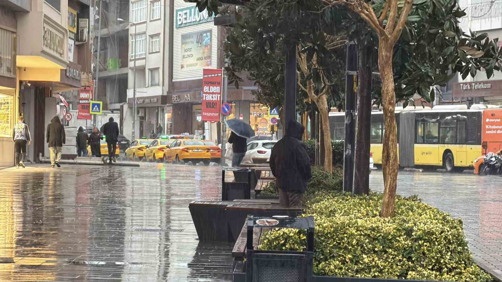 firtina ve kar uyarilarinin ardindan arnavutkoyde yagis basladi 3