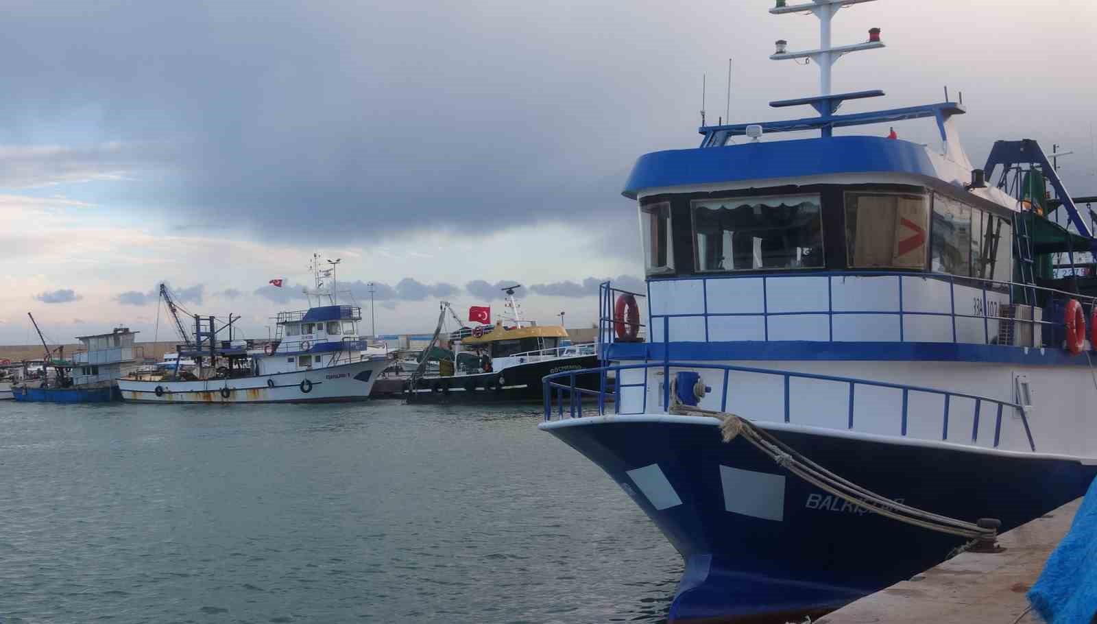 firtinali akdeniz balikcilari barinaga hapsetti 1 lswlti2S