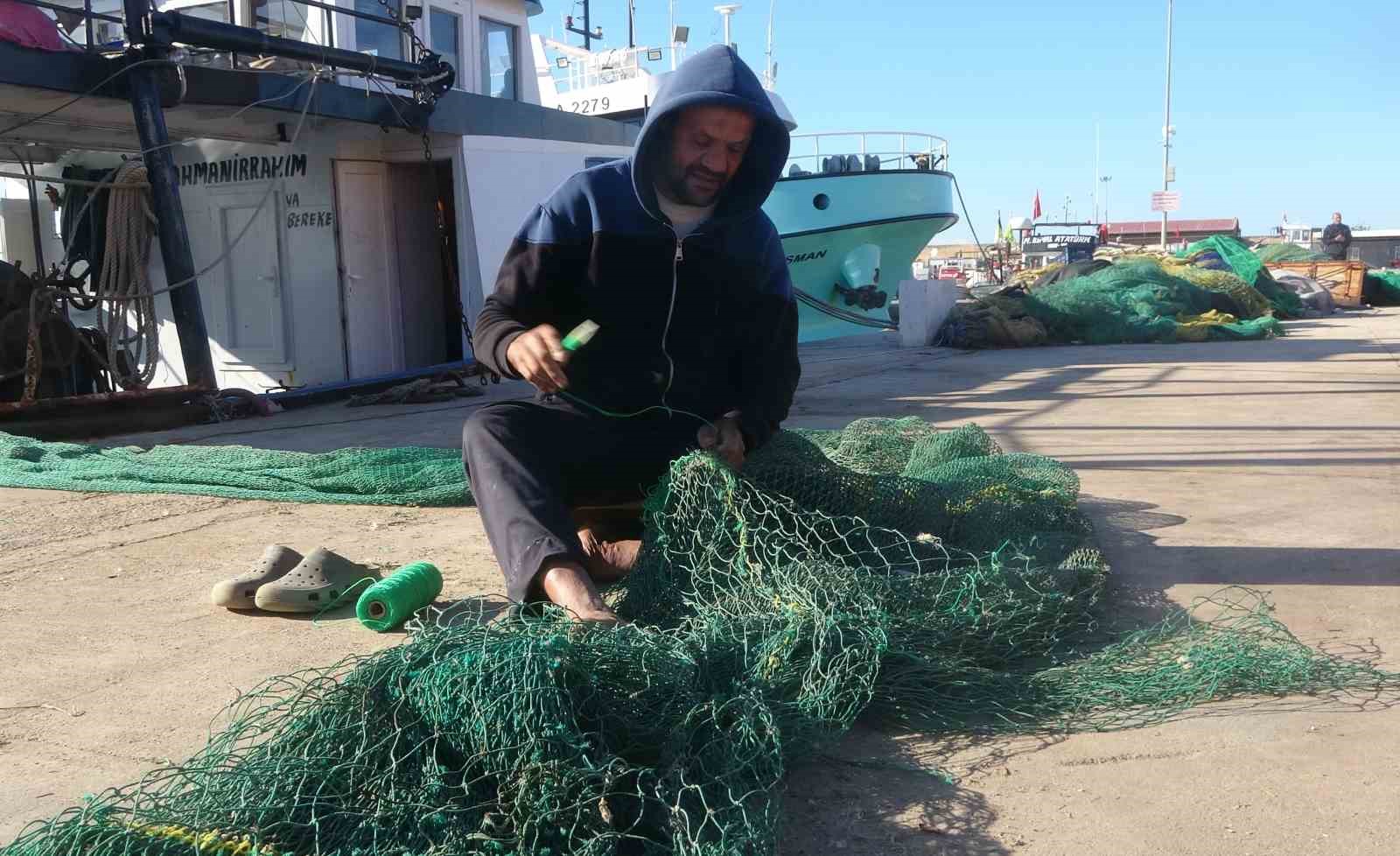 firtinali akdeniz balikcilari barinaga hapsetti 2 lqXzHlEN