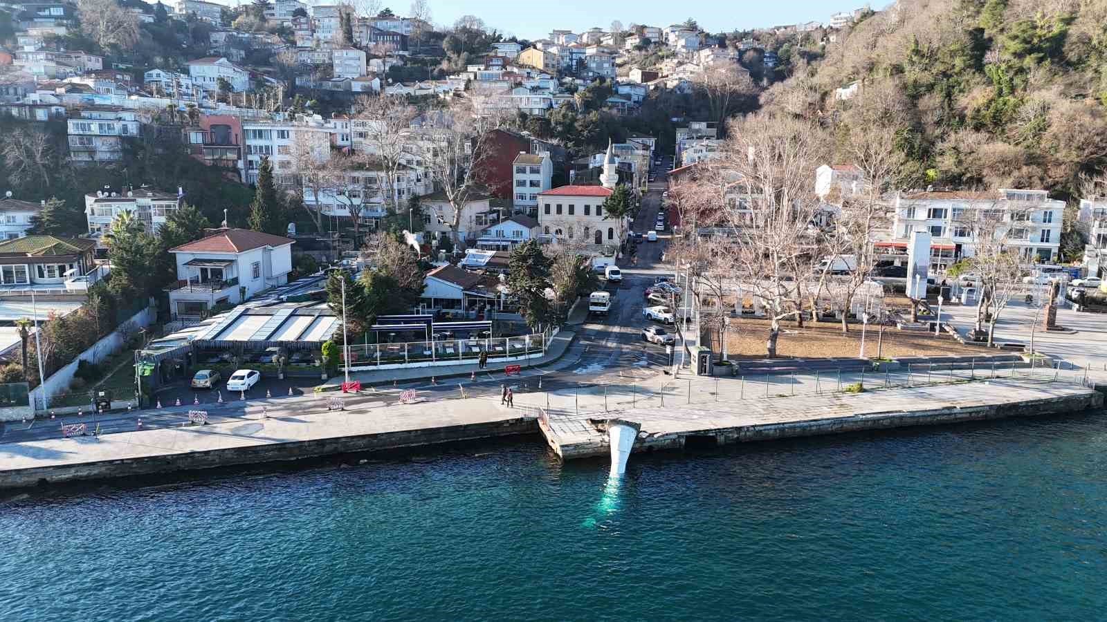 firtinanin etkisiyle devrilen deniz feneri havadan goruntulendi 1 qV4Mr57r