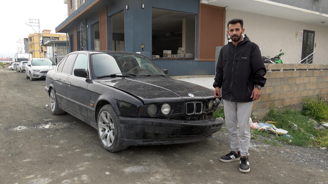 firtinanin ucurdugu cati araclara zarar verdi o anlar kamerada 3 OfASuCYv