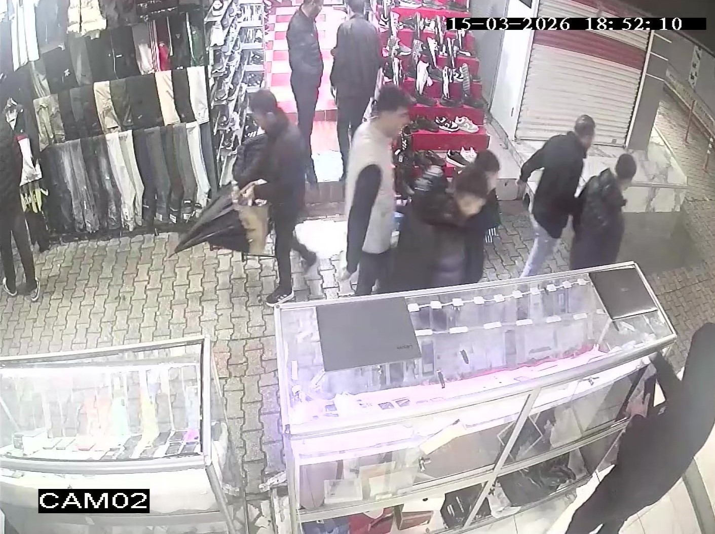 fiyat sorma bahanesiyle girdi cep telefonu caldi hosuma gitti savunmasi yapti 0 FALPFy2a