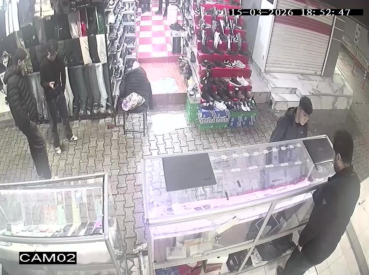 fiyat sorma bahanesiyle girdi cep telefonu caldi hosuma gitti savunmasi yapti 2 Ndss32c4