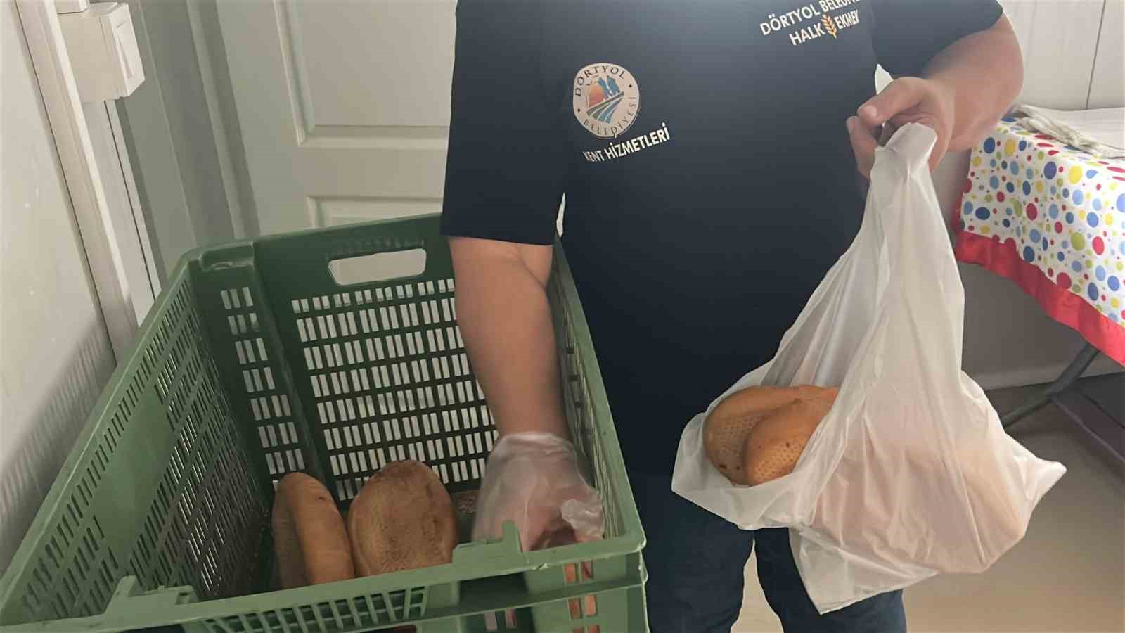 fiyatin yarisindan daha ucuza ekmek satinca metrelerce kuyruk olustu 6 6brauI6S