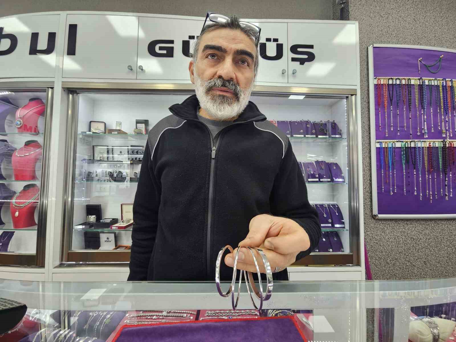 fiyatlardaki artislar yatirim ve dugun takilarini degistirdi altin bileziklerin yerini gumus bilezikler aliyor 1 RqODjA1Z