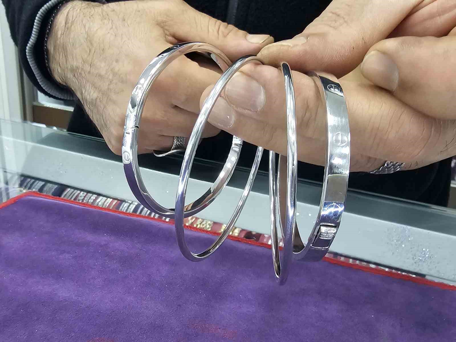 fiyatlardaki artislar yatirim ve dugun takilarini degistirdi altin bileziklerin yerini gumus bilezikler aliyor 2