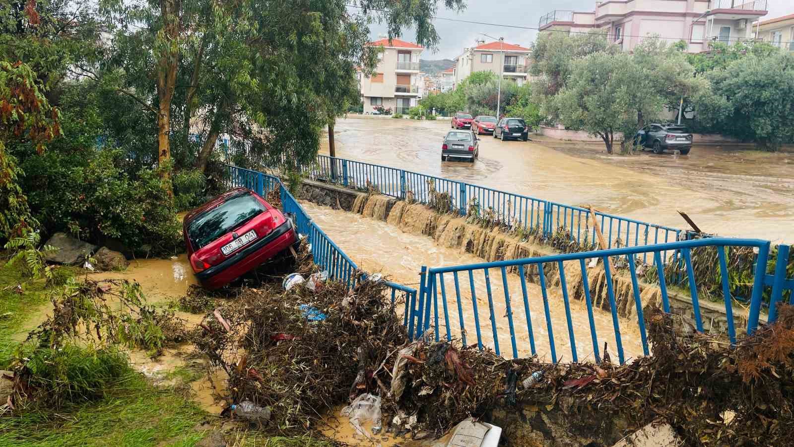foca 1 saat suren yagmurun ardindan sular altinda kaldi 0