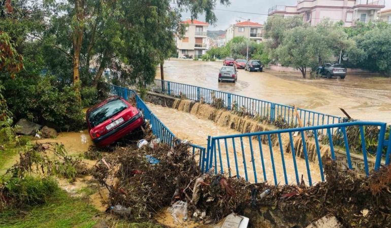 foca-1-saat-suren-yagmurun-ardindan-sular-altinda-kaldi-lKyZNbgt.jpg