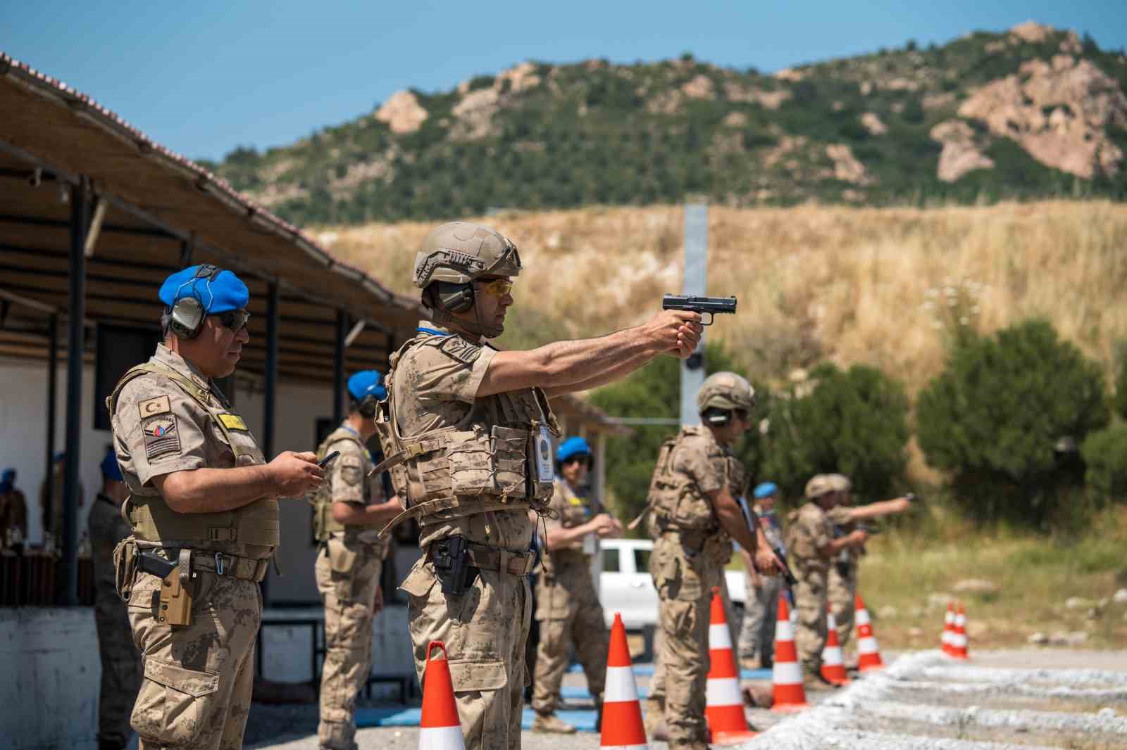focada nefes kesen final jandarmanin sampiyon nisancilari kozlarini paylasti 19 dG1Djy1r