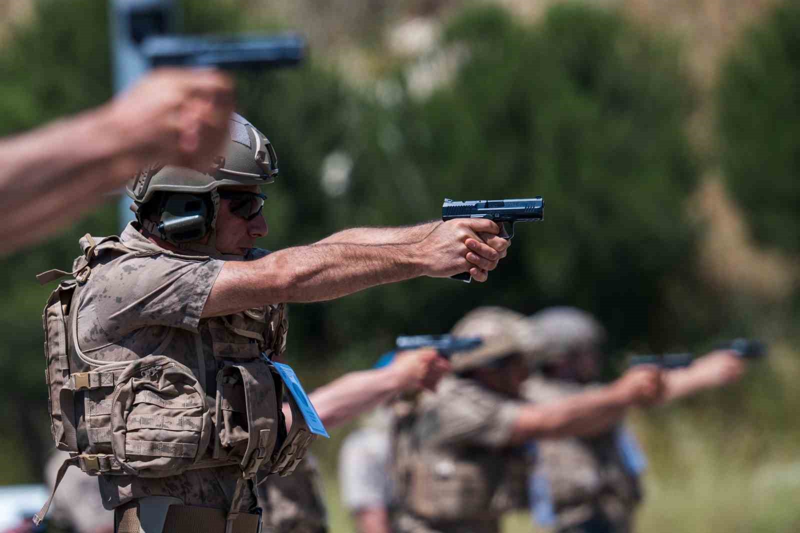 focada nefes kesen final jandarmanin sampiyon nisancilari kozlarini paylasti 20 RgnLkwBj
