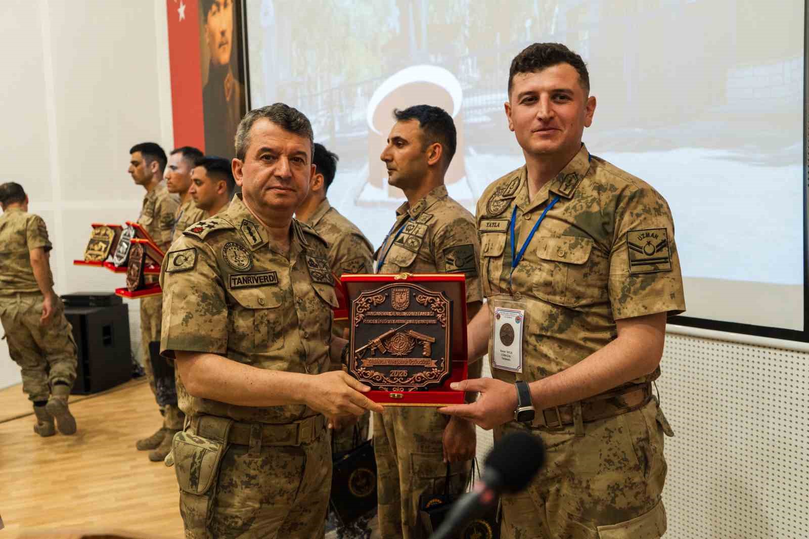 focada nefes kesen final jandarmanin sampiyon nisancilari kozlarini paylasti 24 eH56aN4E